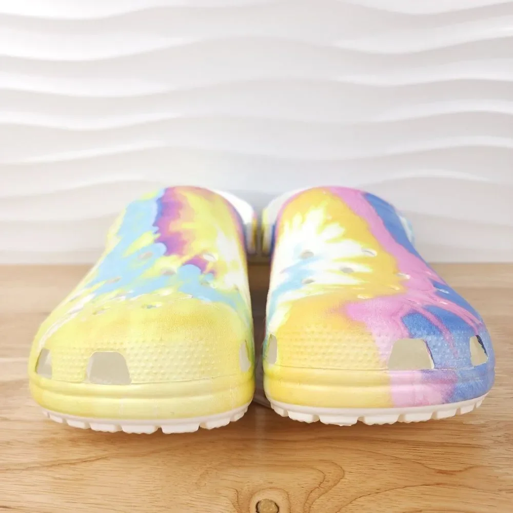 Crocs Classic Tie Dye Graphic Clogs Mens Size 10 Womens Size 12‎ Slip On Shoes